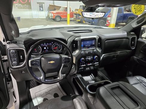 Used 2020 Chevrolet Silverado 1500 LTZ w/ LTZ Premium Package image 32