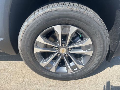 New 2026 Chevrolet Equinox LT w/ Convenience Package II FWD image 4