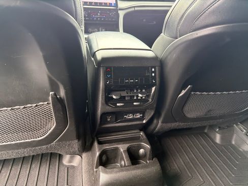 Used 2021 Jeep Grand Cherokee L Limited image 28