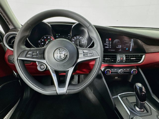 Used 2018 Alfa Romeo Giulia RWD image 10