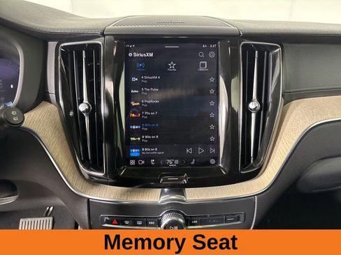 Used 2022 Volvo XC60 B5 Inscription image 16