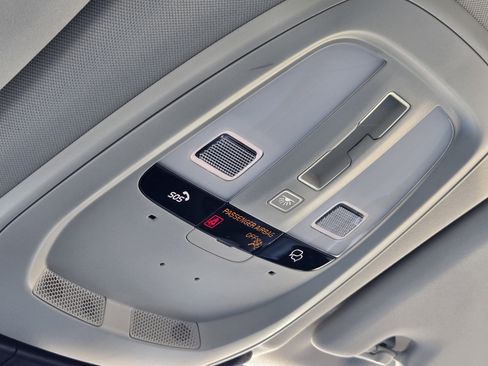 Certified 2023 Volvo XC60 B5 Ultimate w/ Climate Package image 32