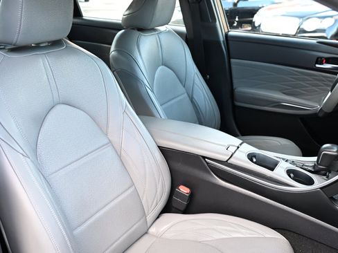 Used 2019 Toyota Avalon Limited image 33