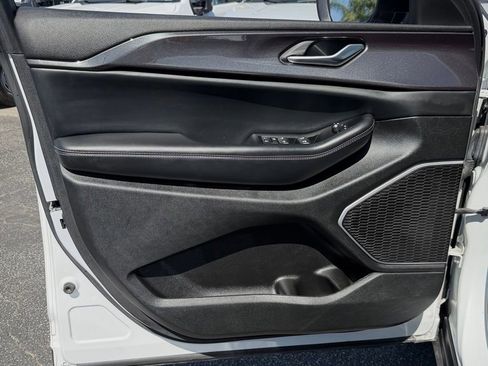 Used 2022 Jeep Grand Cherokee L Laredo w/ Luxury Tech Group I image 13