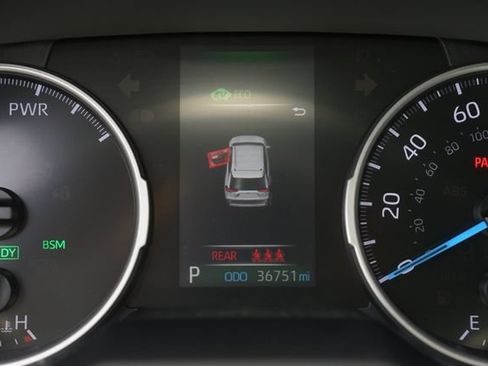Used 2021 Toyota RAV4 XLE Premium AWD/4WD image 26
