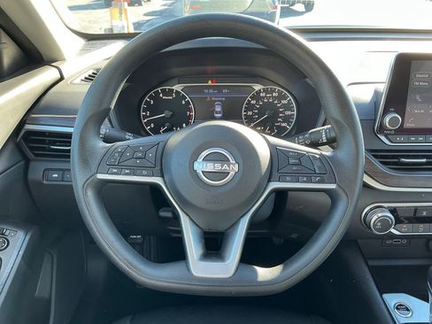 Used 2024 Nissan Altima 2.5 SV image 19