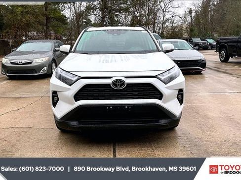 Used 2023 Toyota RAV4 XLE Premium image 5