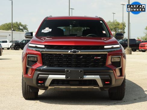 Used 2024 Chevrolet Traverse Z71 image 2