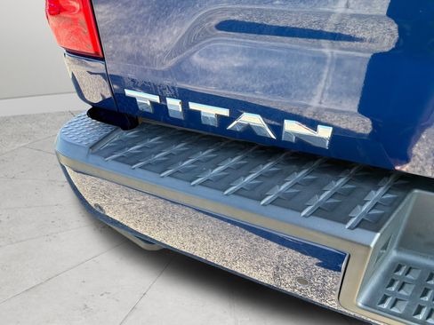 Used 2020 Nissan Titan SV w/ SV Convenience Package RWD image 38