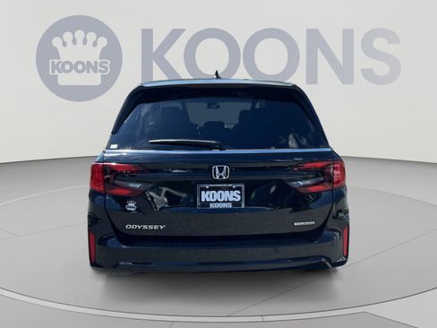 Used 2025 Honda Odyssey Touring image 5
