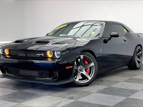 Used 2021 Dodge Challenger SRT Hellcat Redeye image 12