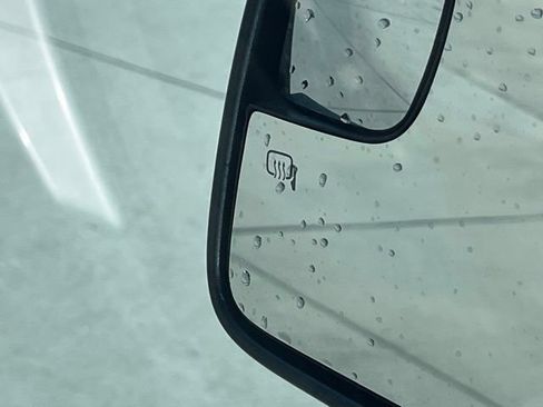 Used 2018 Ford Explorer XLT FWD image 8