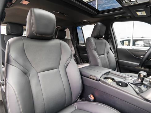Used 2024 Lexus LX 600 4WD w/ Appearance Package image 18
