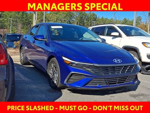 Used 2024 Hyundai Elantra SEL image 1