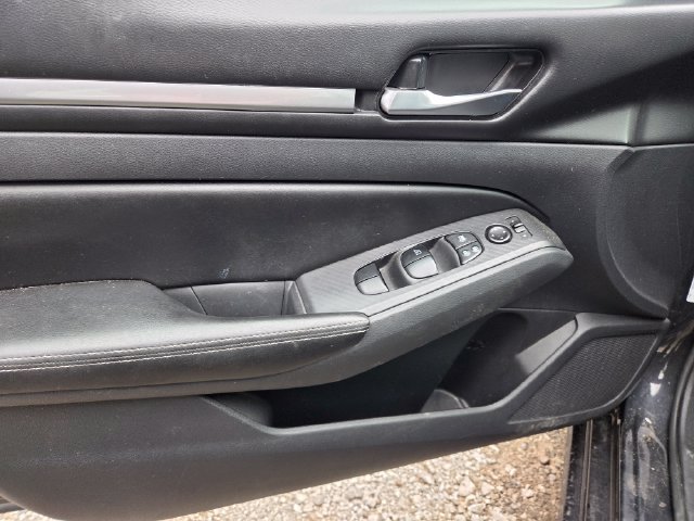 Used 2022 Nissan Altima 2.5 SV FWD image 9