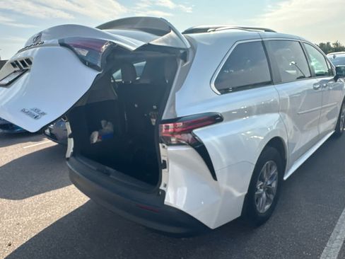 Used 2022 Toyota Sienna XLE AWD/4WD image 8