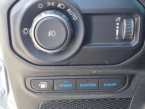 Used 2023 Jeep Wrangler Unlimited Sahara AWD/4WD image 26