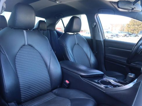 Used 2019 Toyota Camry SE w/ Carpet Mat Package image 33