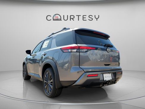 New 2026 Nissan Pathfinder SL image 2