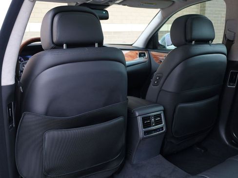 Used 2015 Hyundai Equus Signature RWD image 18