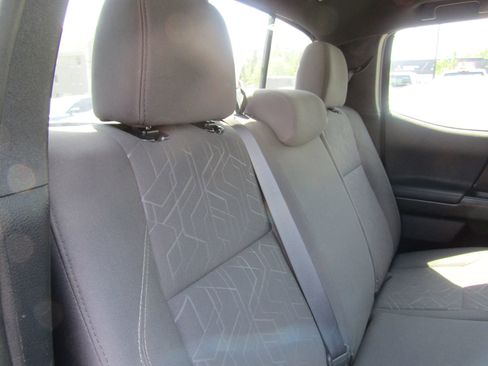 Used 2017 Toyota Tacoma TRD Sport w/ Premium & Technology Package image 19