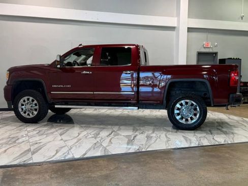 Used 2016 GMC Sierra 2500 Denali w/ Duramax Plus Package AWD/4WD image 10
