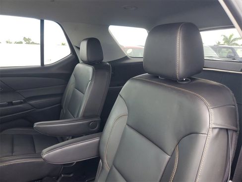 Used 2021 Chevrolet Traverse LT image 14