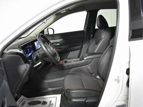 Certified 2025 Nissan Kicks SR image 11