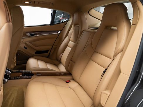 Used 2014 Porsche Panamera S image 20