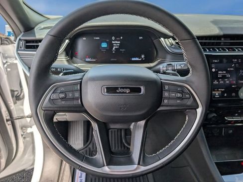 Used 2025 Jeep Grand Cherokee Laredo X w/ Luxury Tech Group I RWD image 21