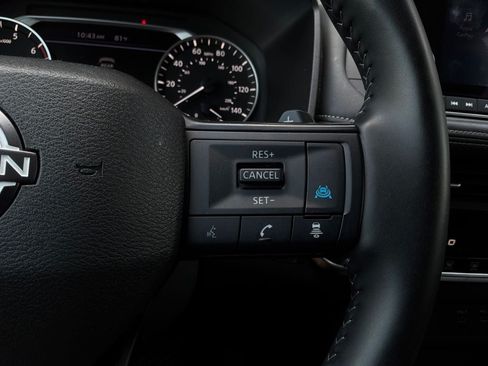 Used 2025 Nissan Rogue SV FWD image 34