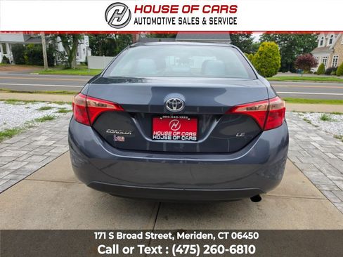 Used 2017 Toyota Corolla LE w/ Carpet Mat Package (TMS) FWD image 5
