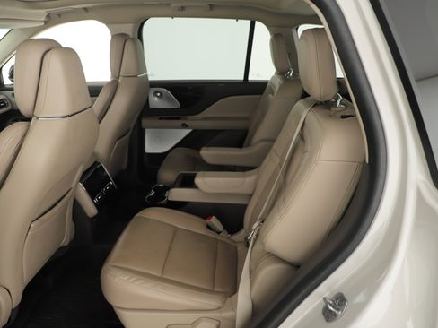 Used 2023 Lincoln Aviator Reserve w/ Equipment Group 201A image 18