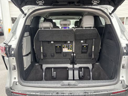 Used 2025 Toyota Sienna XLE image 29