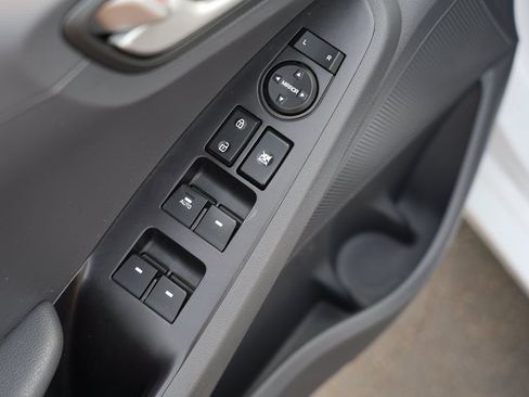 Used 2019 Hyundai Ioniq Plug-In Hybrid FWD image 16