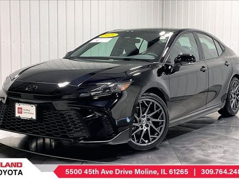 Certified 2025 Toyota Camry SE FWD image 1