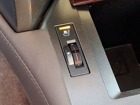 Used 2015 Lexus GX 460 image 32