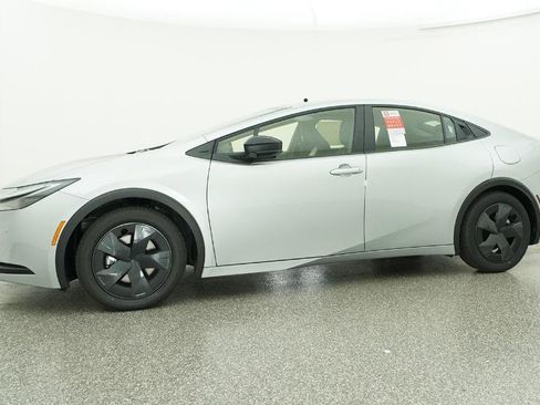 New 2026 Toyota Prius Plug-In Hybrid FWD image 32