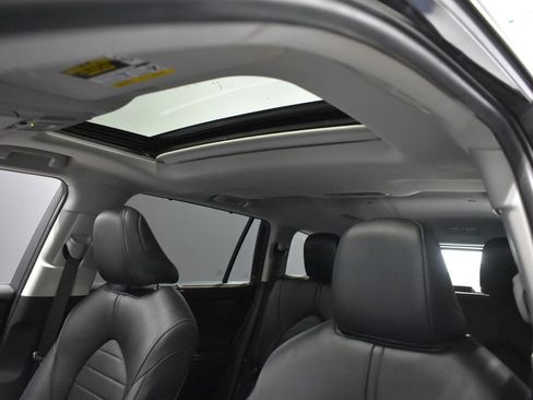 Used 2024 Toyota Highlander XLE AWD/4WD image 17