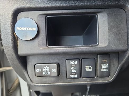 Used 2019 Toyota Tacoma TRD Sport AWD/4WD image 25