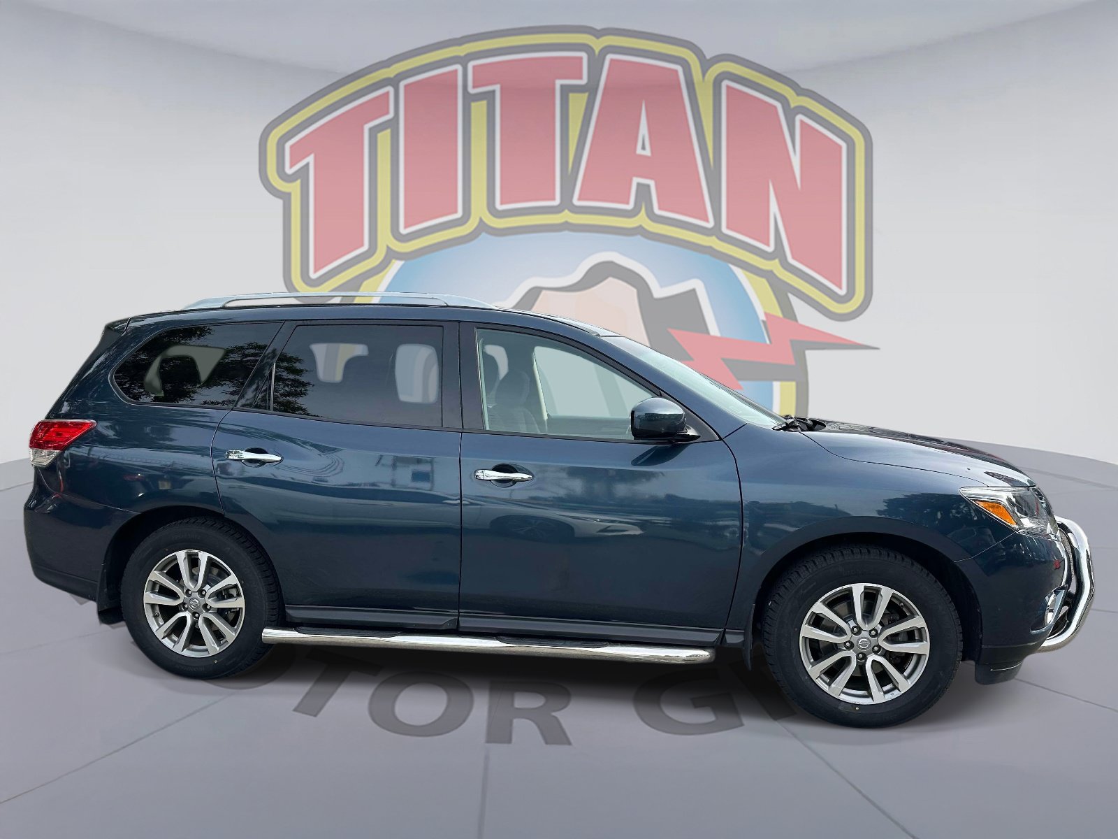 Used 2015 Nissan Pathfinder SV w/ Cargo Package FWD image 2