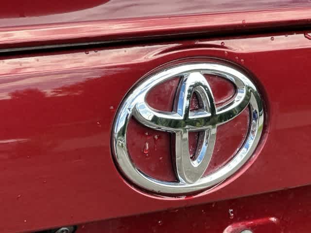 Used 2025 Toyota RAV4 XLE FWD image 24
