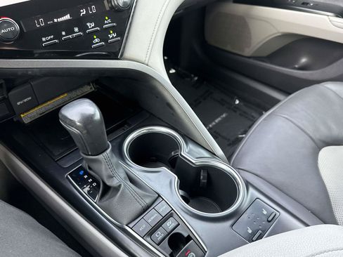 Used 2020 Toyota Camry XLE w/ Carpet Mat Package FWD image 20