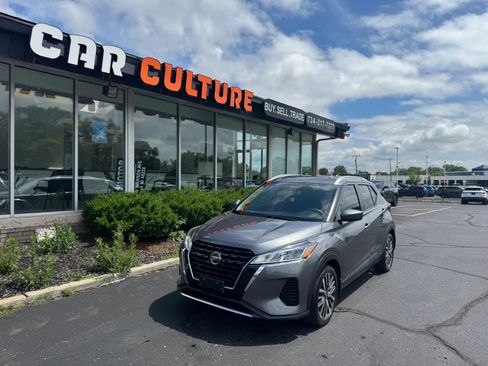 Used 2021 Nissan Kicks SV FWD image 1
