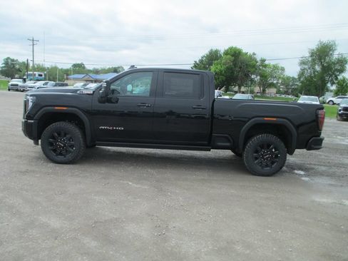 New 2026 GMC Sierra 2500 AT4 w/ AT4 Premium Plus Package AWD/4WD image 9