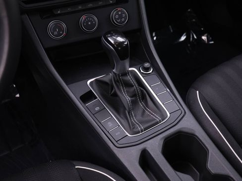 Used 2024 Volkswagen Jetta Sport image 17