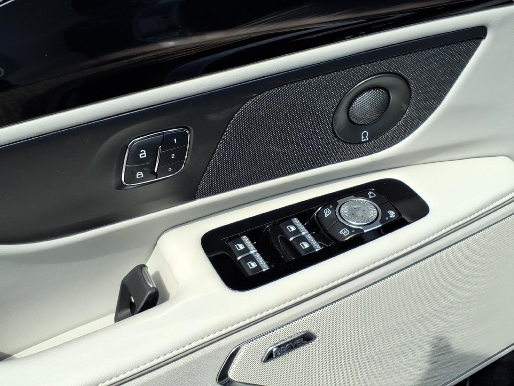 New 2026 Lincoln Nautilus Reserve AWD/4WD image 17