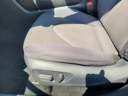 Used 2021 Toyota Highlander LE FWD image 17