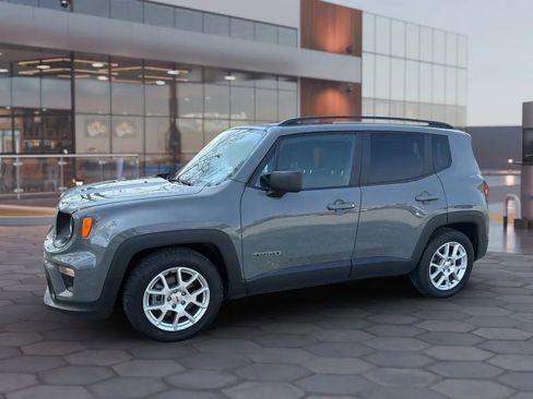 Used 2022 Jeep Renegade Sport w/ Sport Appearance Group FWD image 3