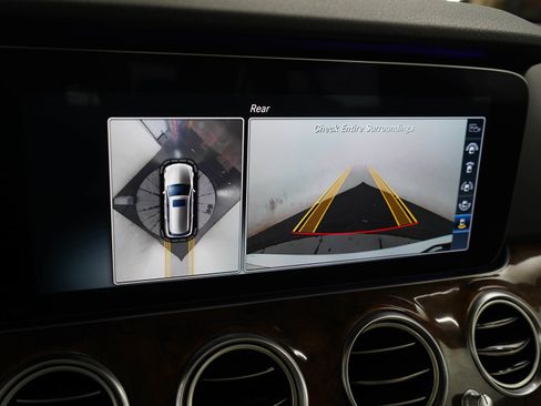 Used 2017 Mercedes-Benz E 400 4MATIC Wagon image 23